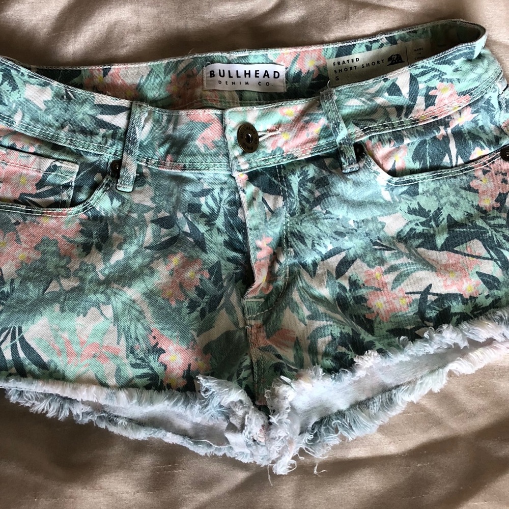Bullhead frayed short shorts size 5